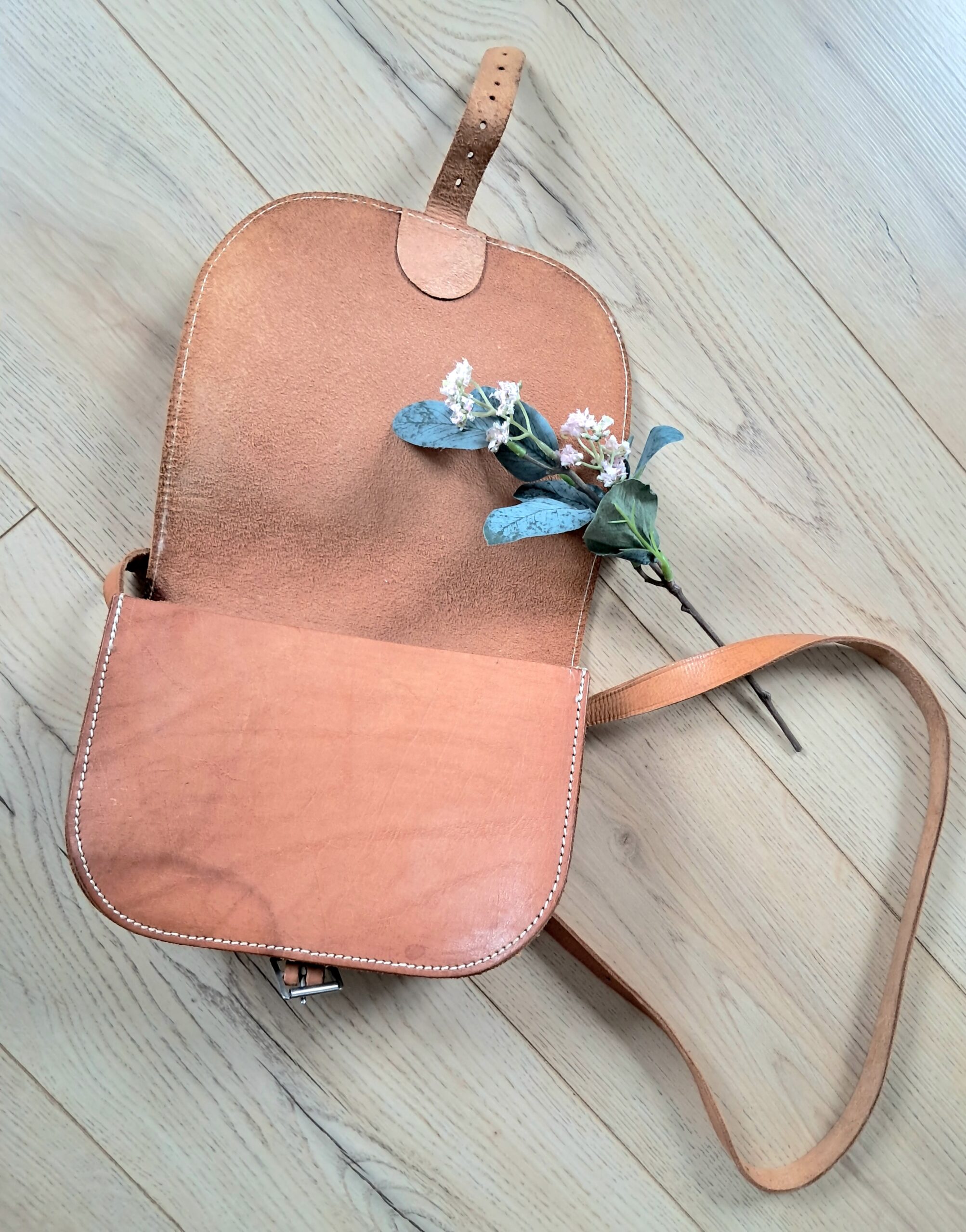 Magnifique besace vintage en cuir - Image 13