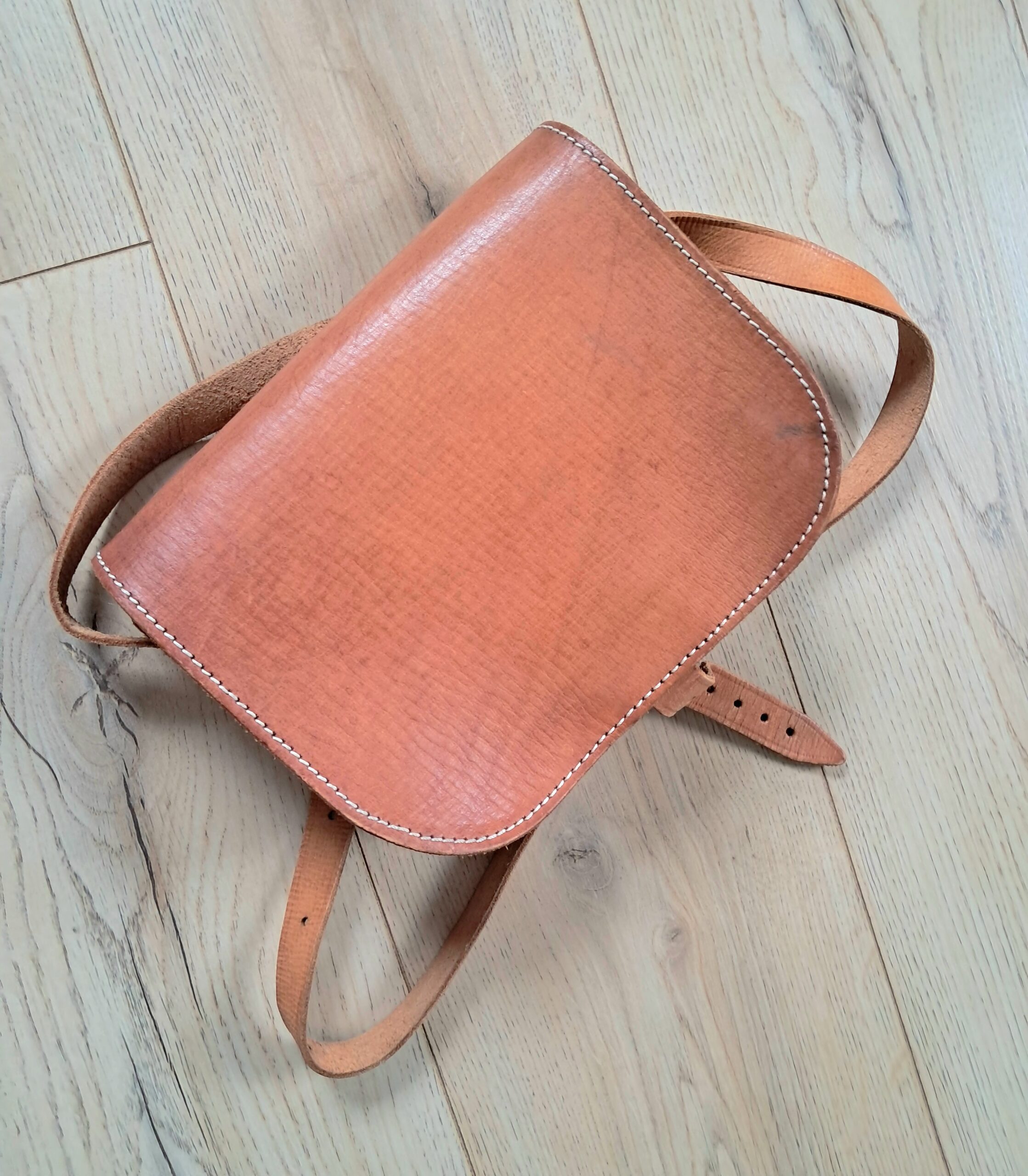 Magnifique besace vintage en cuir - Image 2